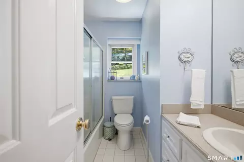 Bath - 40 Elbow Hill Rd, Brookfield, CT 06804 photo 1 of 3