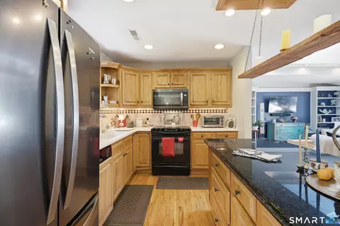 Kitchen - 40 Elbow Hill Rd, Brookfield, CT 06804 photo 4 of 5