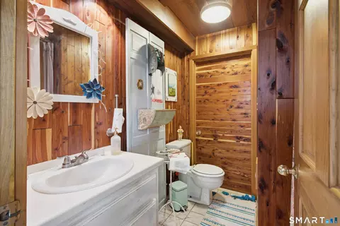 Bath - 40 Elbow Hill Rd, Brookfield, CT 06804 photo 3 of 3
