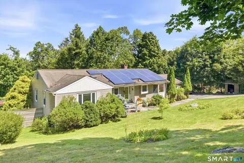 Exterior - 40 Elbow Hill Rd, Brookfield, CT 06804 photo 6 of 7