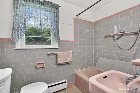 Bath - 6 Sunset Ave, Ledyard, CT 06339 photo 1 of 2