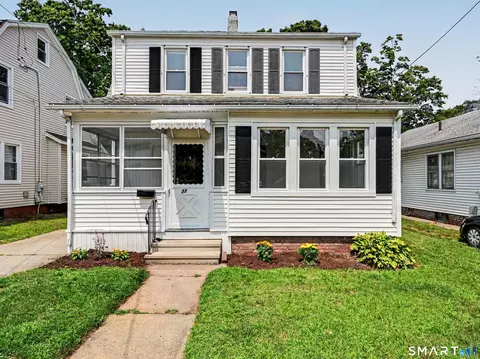 33 Maple St, West Haven, CT 06516