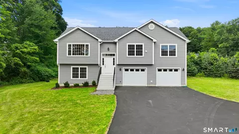 672 Vernon St, Manchester, CT 06042
