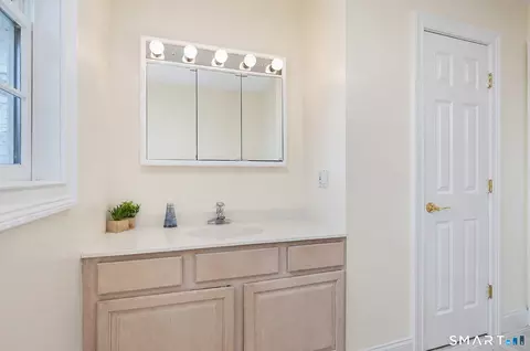 Bath - 42 Great Ring Rd # -B, Sandy Hook, CT 06482 photo 5 of 6