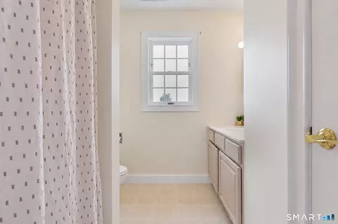 Bath - 42 Great Ring Rd # -B, Sandy Hook, CT 06482 photo 4 of 6