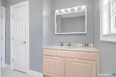 Bath - 42 Great Ring Rd # -B, Sandy Hook, CT 06482 photo 3 of 6