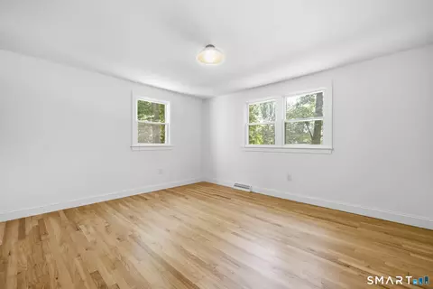 Bedroom - 16 Chadwick Dr, Old Lyme, CT 06371 photo 3 of 5