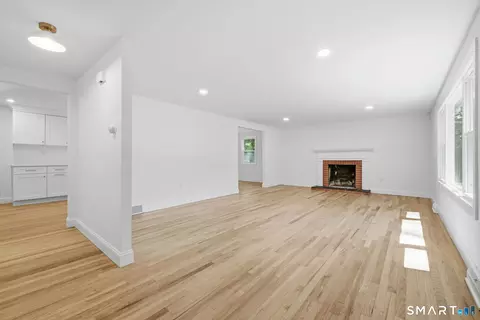 Living - 16 Chadwick Dr, Old Lyme, CT 06371 photo 2 of 7