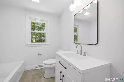 Bath - 16 Chadwick Dr, Old Lyme, CT 06371 photo 3 of 3