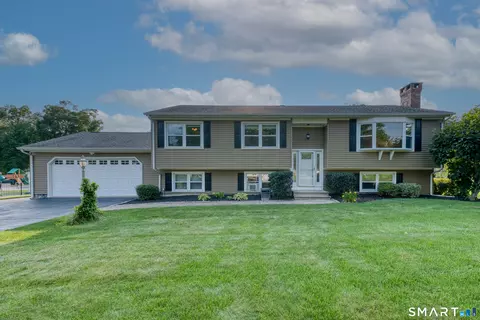 16 Brockett Farm Rd, North Haven, CT 06473