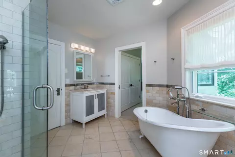 Bath - 36 Arrow Point Rd, Warren, CT 06777 photo 3 of 5