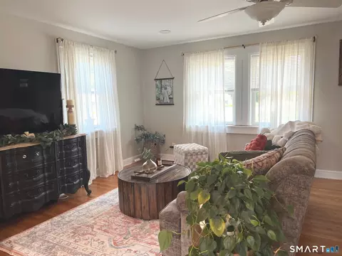 36 Davis St, Torrington, CT 06790 photo 3