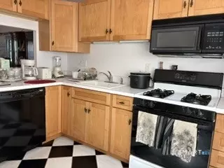 Kitchen - 21 E Gate Ln #21, Hamden, CT 06514 photo 1 of 3
