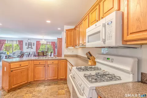 Kitchen - 4 Aspen Pl, Willimantic, CT 06226 photo 3 of 6