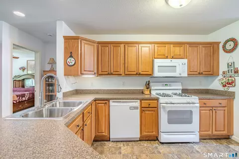 Kitchen - 4 Aspen Pl, Willimantic, CT 06226 photo 2 of 6