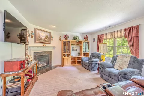 Living - 4 Aspen Pl, Willimantic, CT 06226 photo 2 of 3