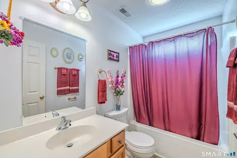 Bath - 4 Aspen Pl, Willimantic, CT 06226 photo 1 of 3