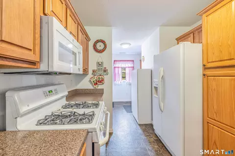 Kitchen - 4 Aspen Pl, Willimantic, CT 06226 photo 4 of 6