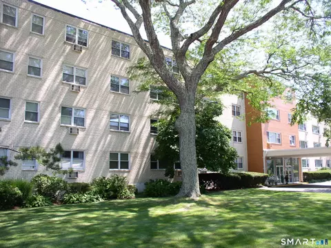 292 Pequot Ave #4E, New London, CT 06320