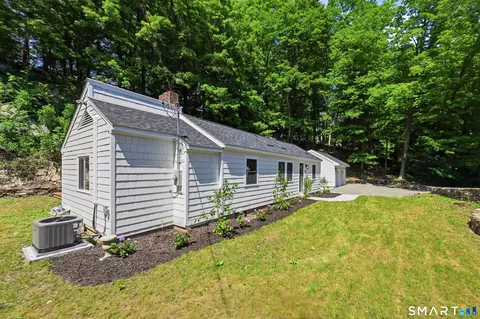 Exterior - 224 Ramapoo Rd, Ridgefield, CT 06877 photo 3 of 4