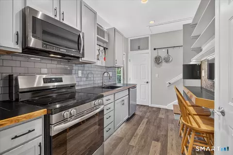 Kitchen - 11 Derby Rd, Norwalk, CT 06854 photo 4 of 5