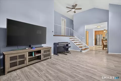 Entry Way - 6 Paugussett Rd, Sandy Hook, CT 06482 photo 1 of 1