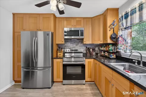 Kitchen - 6 Paugussett Rd, Sandy Hook, CT 06482 photo 2 of 4