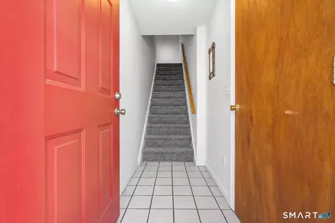 Entry Way - 39 Commodore Cmns #39, Derby, CT 06418 photo 1 of 1