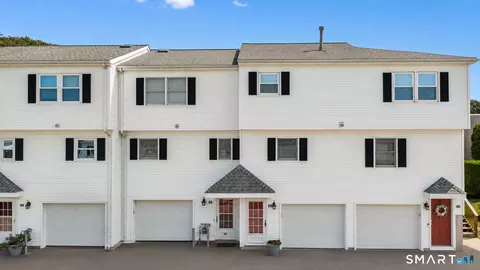 Exterior - 39 Commodore Cmns #39, Derby, CT 06418 photo 3 of 4