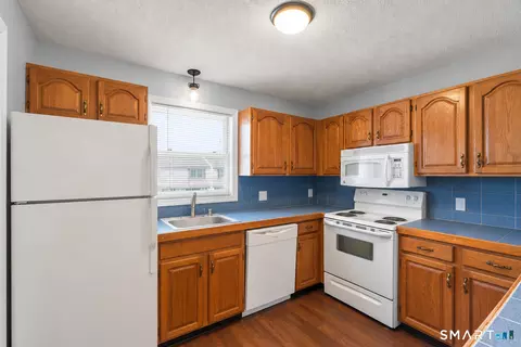 Kitchen - 39 Commodore Cmns #39, Derby, CT 06418 photo 1 of 1