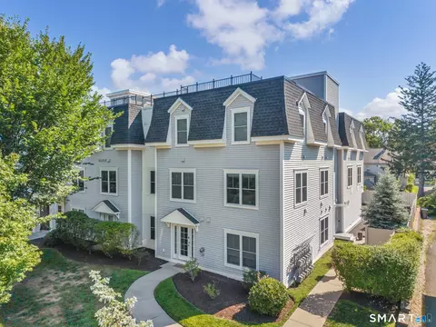 2 Bishop Rd #204, West Hartford, CT 06119