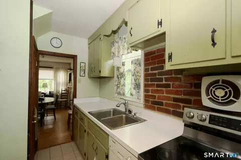 Kitchen - 19 Olmstead Rd, Redding, CT 06896 photo 1 of 1