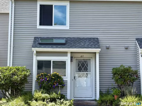 87 Hilltop Dr #87, Weatogue, CT 06089
