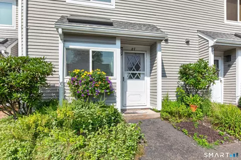 87 Hilltop Dr #87, Weatogue, CT 06089