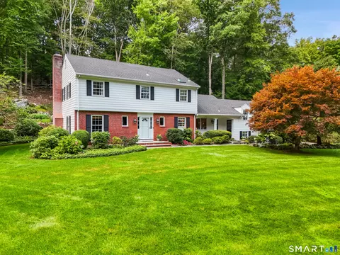 70 Chestnut Hill Ln, Stamford, CT 06903