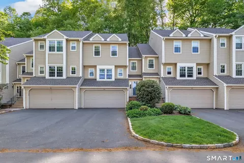 139 Governor Trumbull Way #139, Trumbull, CT 06611