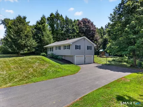 90 Lisbon Hts, Lisbon, CT 06351