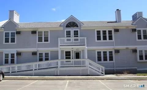 82 Longview St #44, Waterford, CT 06385
