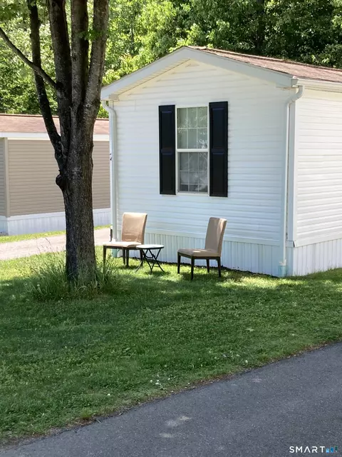 2 Harmony Ln, Milford, CT 06460