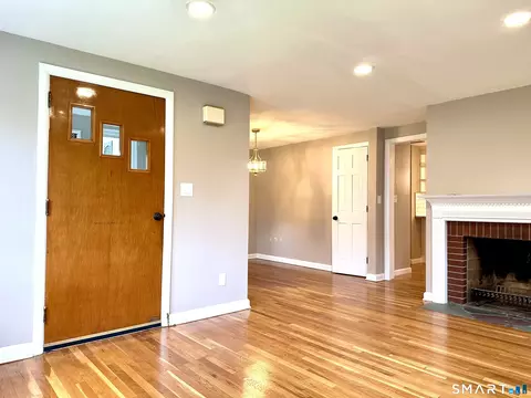 Entry Way - 305 Prospect St, Wethersfield, CT 06109 photo 1 of 2