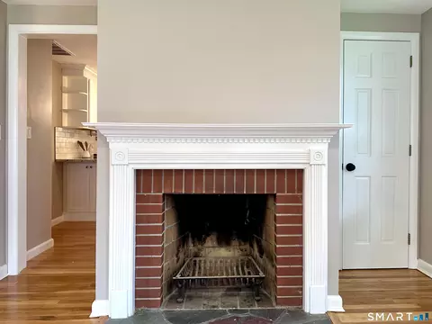 Entry Way - 305 Prospect St, Wethersfield, CT 06109 photo 2 of 2