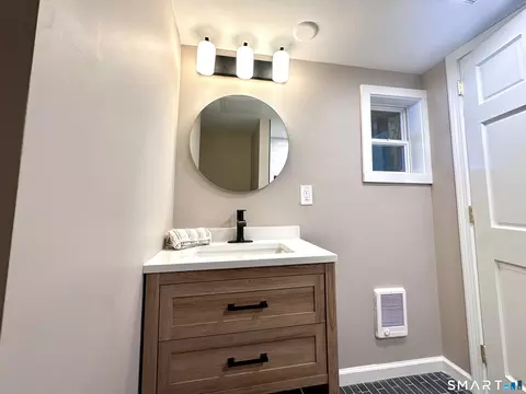 Bath - 305 Prospect St, Wethersfield, CT 06109 photo 2 of 3