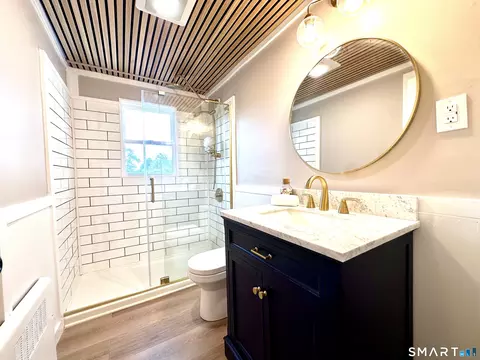 Bath - 305 Prospect St, Wethersfield, CT 06109 photo 1 of 3