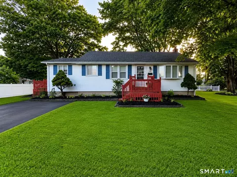15 Raymond St, East Hartford, CT 06118