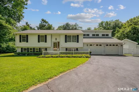 6 Liberty Rd, Oakdale, CT 06370