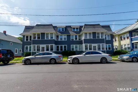 82 Maple Ave, New London, CT 06320