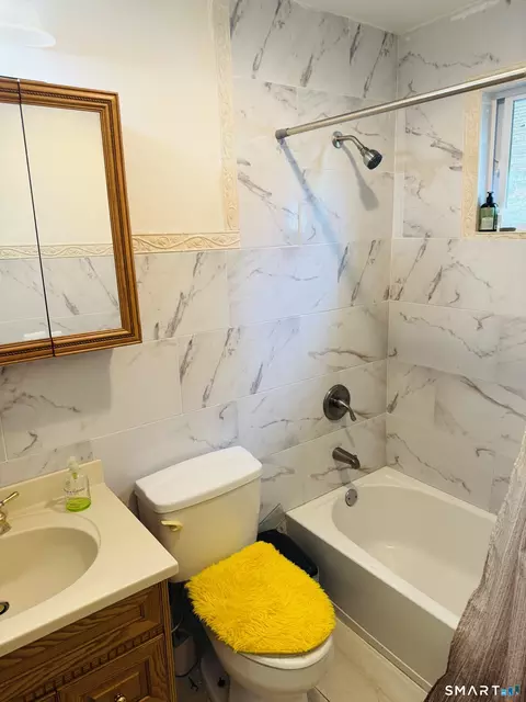 Bath - 137 Eastern St, New Haven, CT 06513 photo 1 of 4