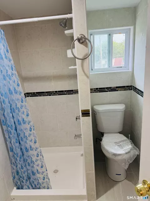 Bath - 137 Eastern St, New Haven, CT 06513 photo 2 of 4