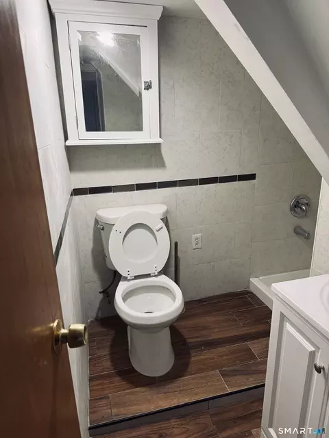 Bath - 137 Eastern St, New Haven, CT 06513 photo 3 of 4
