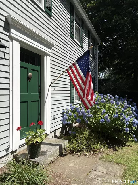11 Cove Hill Rd, Essex, CT 06426